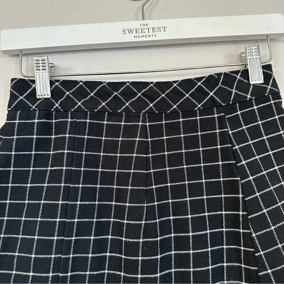 H&M Divided Women's Short A-Line High Waisted Skirt with Front Buttons Sz 2 GUC - Picture 3 of 6